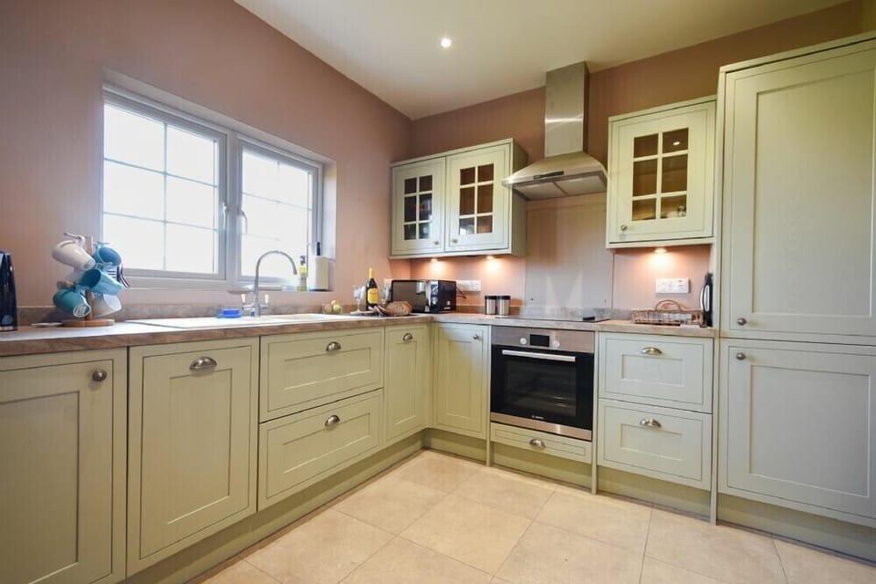 Dishwasher, cookware/dishes/utensils