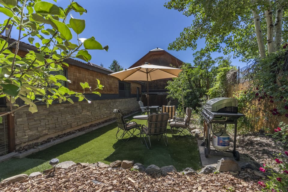 Fully fenced private yard with fire pit and dining table 