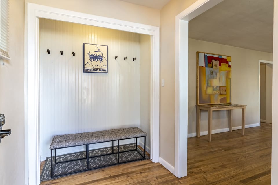 Entry bench and ski storage and boot tray for guests that request them. 