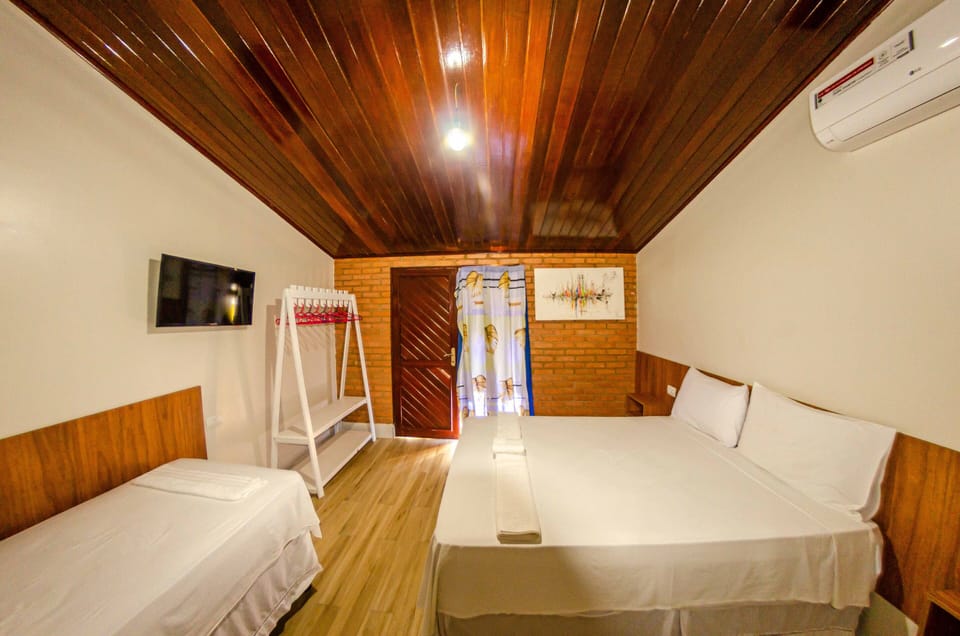 Exclusive Triple Room | Free WiFi, bed sheets