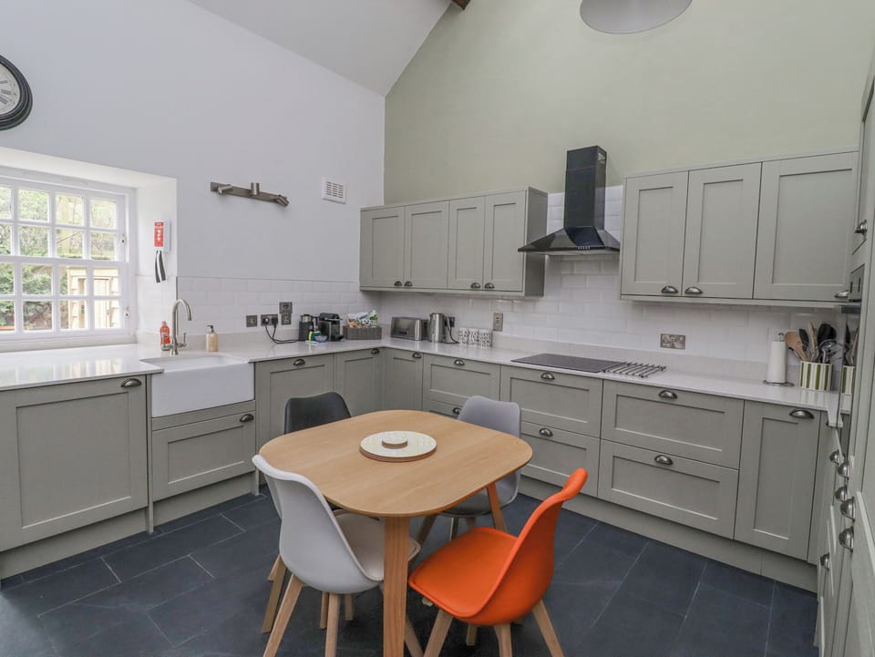 Fridge, dishwasher, cookware/dishes/utensils