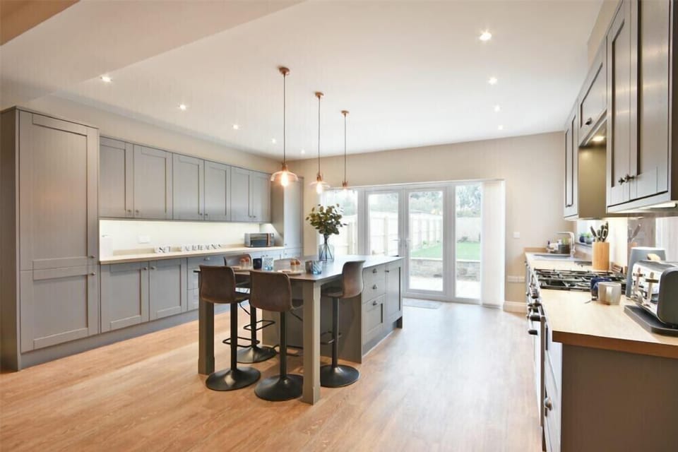 Fridge, dishwasher, cookware/dishes/utensils