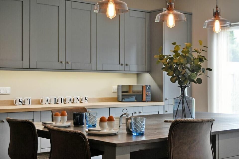 Fridge, dishwasher, cookware/dishes/utensils