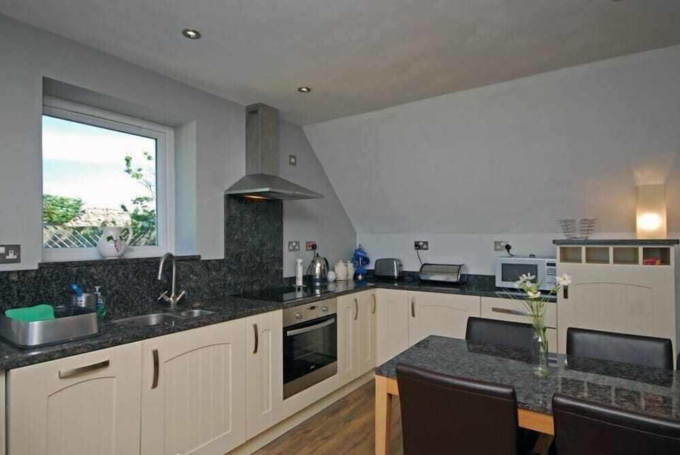 Fridge, dishwasher, cookware/dishes/utensils