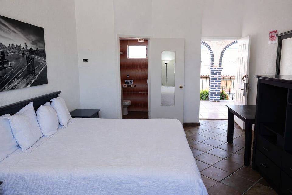 Standard Room, 1 King Bed | Down comforters, iron/ironing board, bed sheets