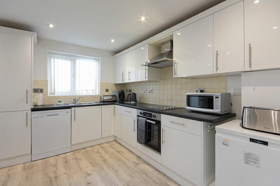 Fridge, dishwasher, cookware/dishes/utensils