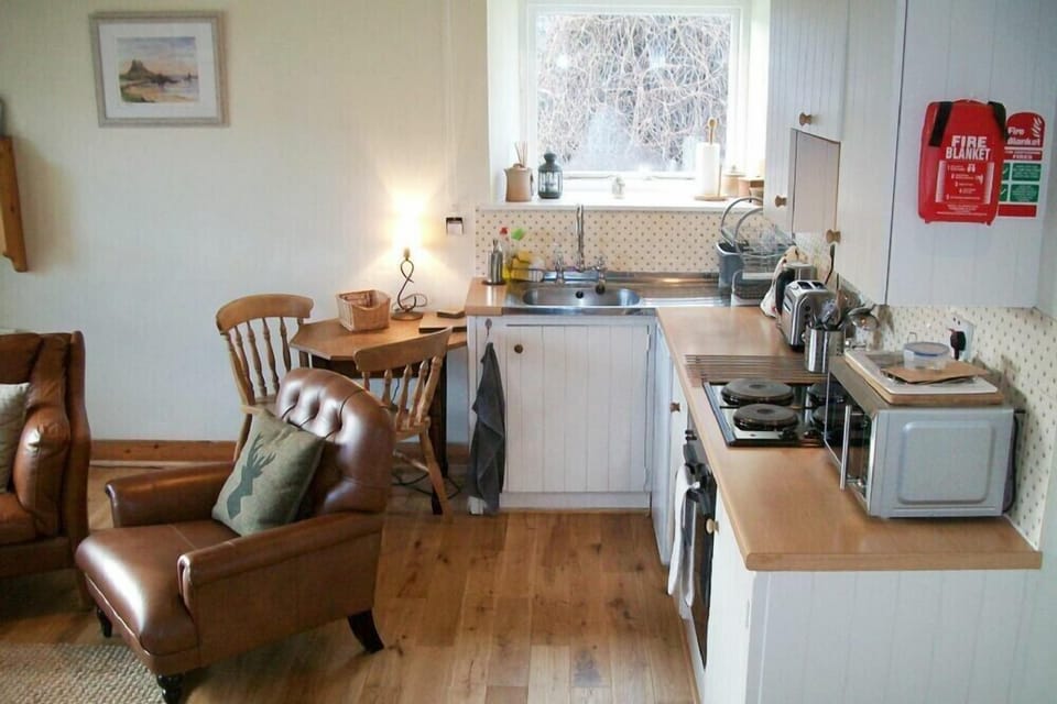 Fridge, cookware/dishes/utensils