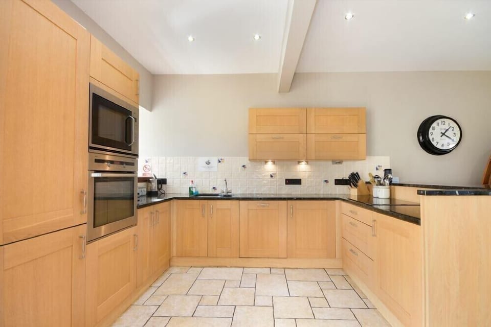 Fridge, dishwasher, cookware/dishes/utensils