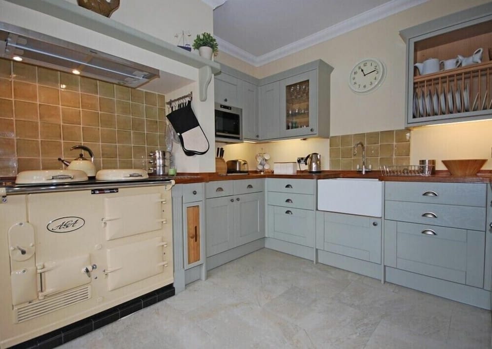 Dishwasher, cookware/dishes/utensils