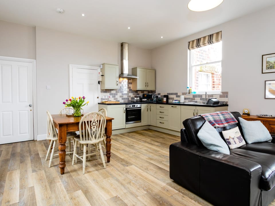 Cottage | Dining