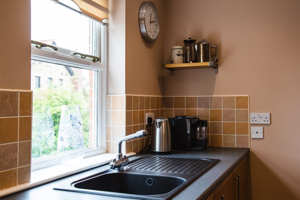 Cottage | Private kitchen | Fridge, dishwasher, cookware/dishes/utensils