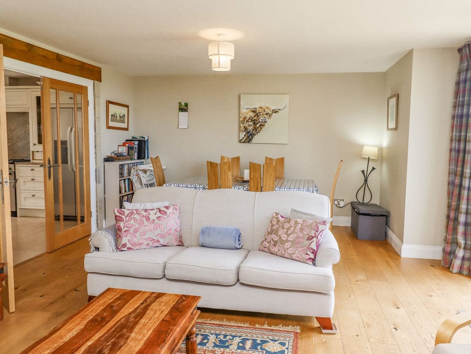 Cottage | Living area | Fireplace