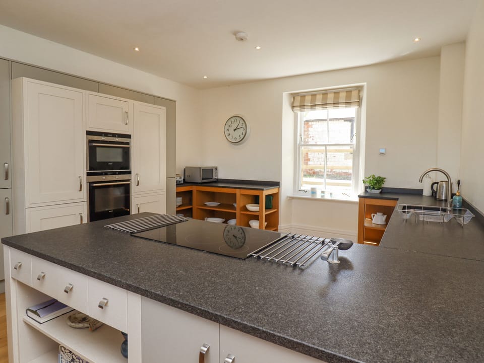 Cottage | Private kitchen | Fridge, dishwasher, electric kettle, toaster