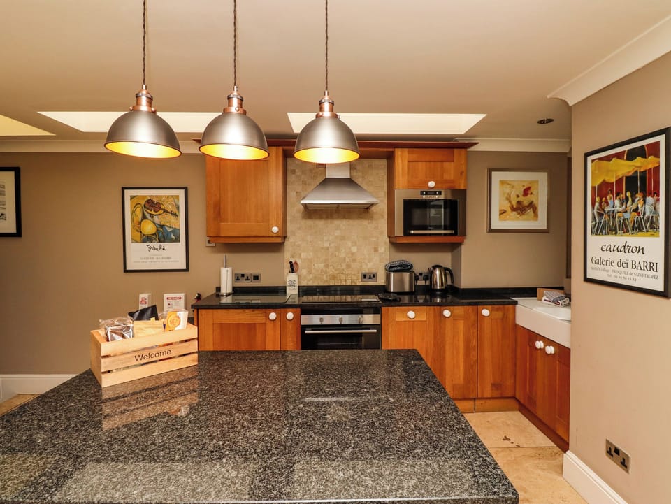 Fridge, dishwasher, cookware/dishes/utensils