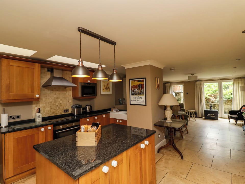 Fridge, dishwasher, cookware/dishes/utensils
