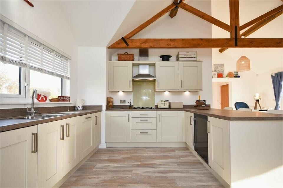 Fridge, dishwasher, cookware/dishes/utensils