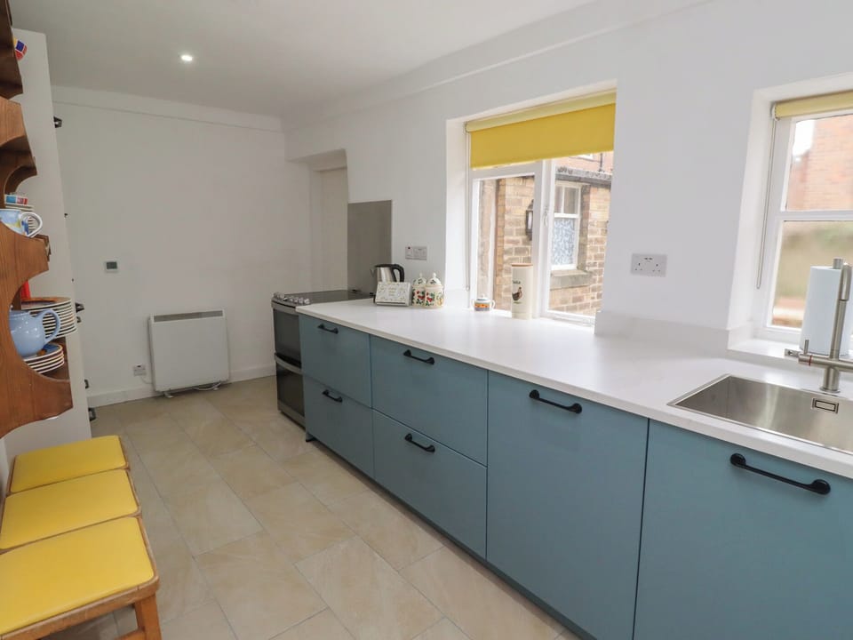 Fridge, dishwasher, cookware/dishes/utensils