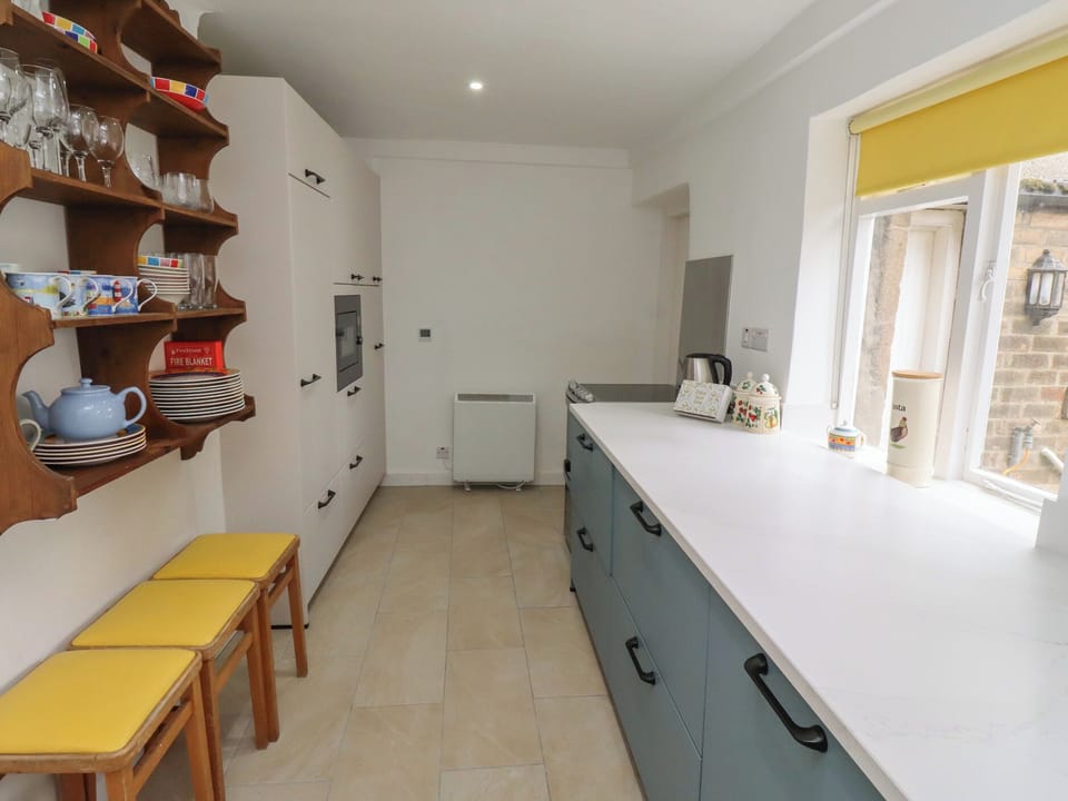 Fridge, dishwasher, cookware/dishes/utensils