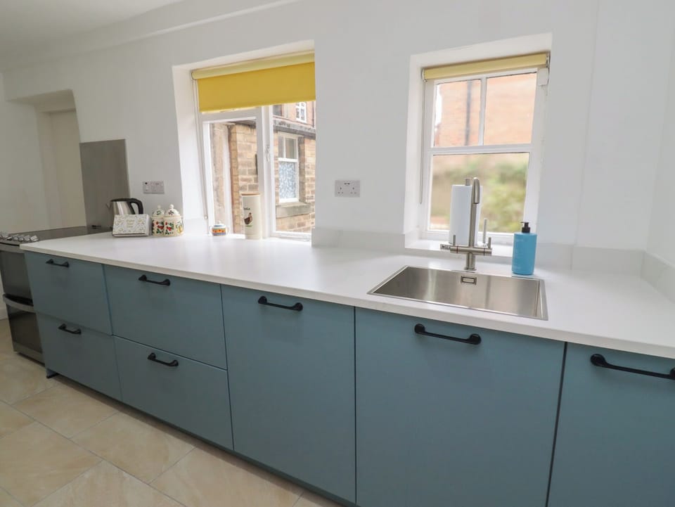 Fridge, dishwasher, cookware/dishes/utensils