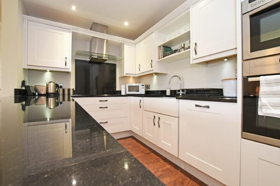 Fridge, dishwasher, cookware/dishes/utensils