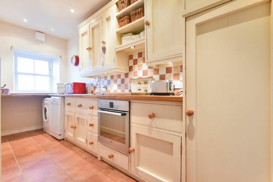 Fridge, dishwasher, cookware/dishes/utensils