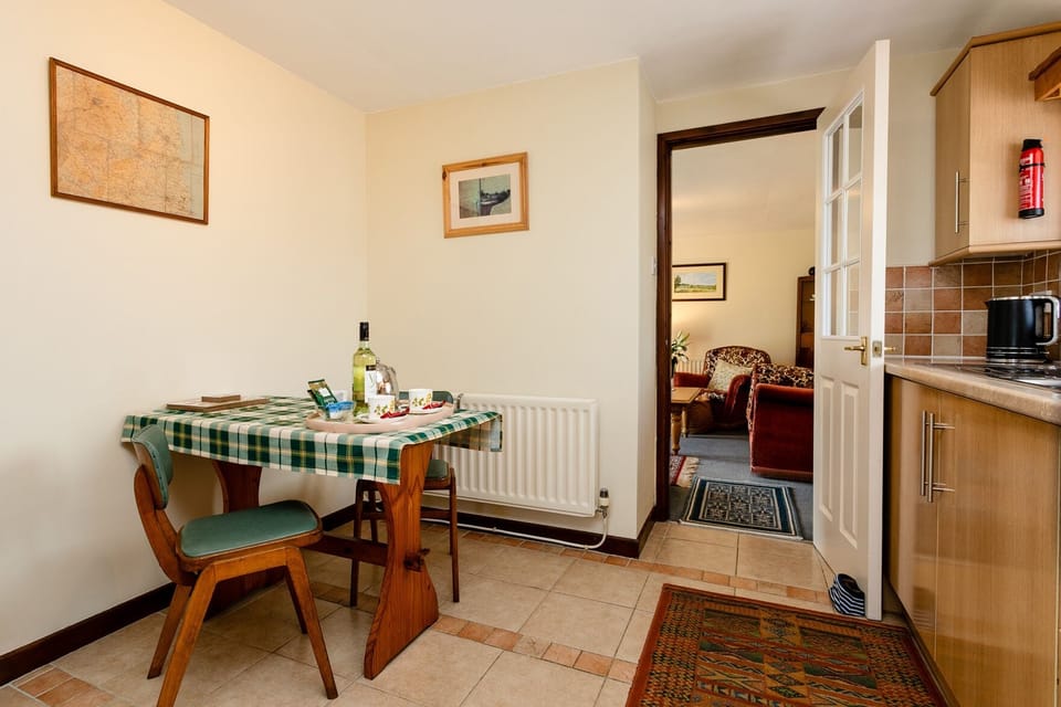Cottage | Dining