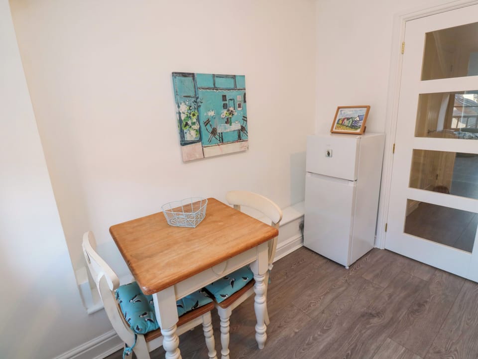 Cottage | Dining