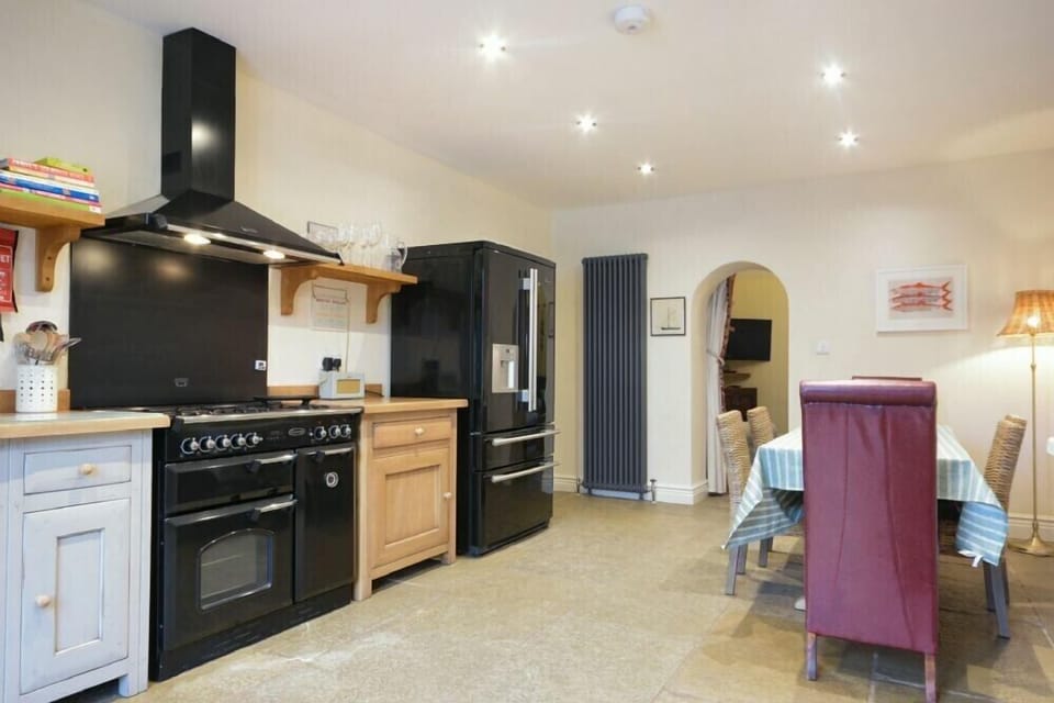 Fridge, cookware/dishes/utensils