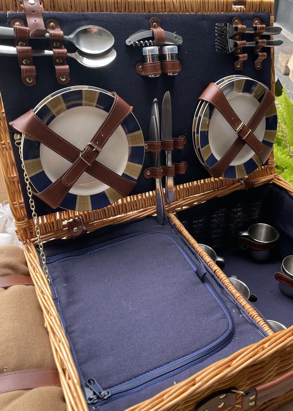 It is all in the details and there is even a fully equiped picnic basket for you
