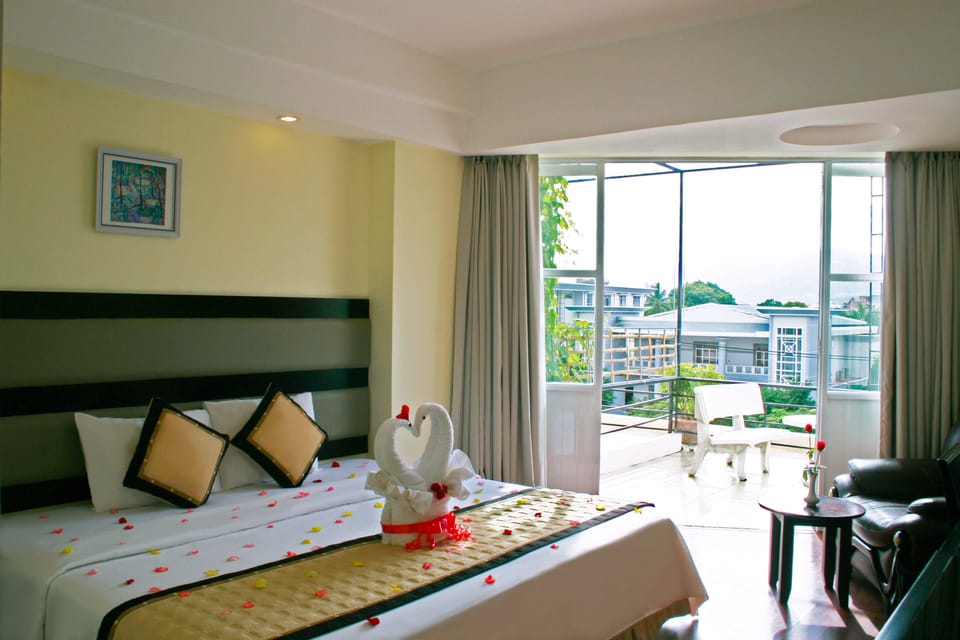 Deluxe Double Room, City View | Hypo-allergenic bedding, minibar, in-room safe, desk