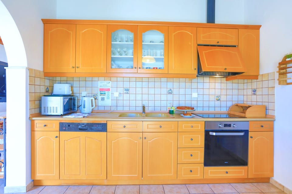 Fully furnished kitchen