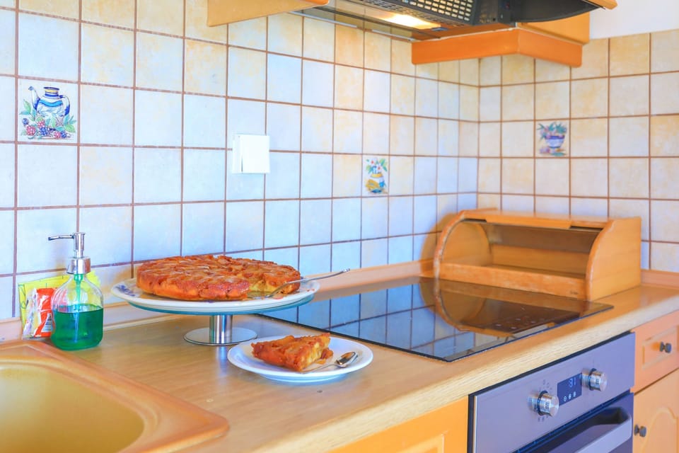 Kitchen with cooker and oven