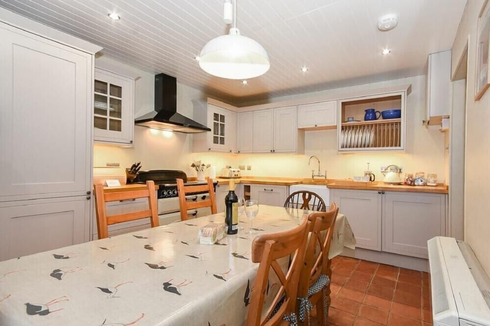Fridge, dishwasher, electric kettle, toaster