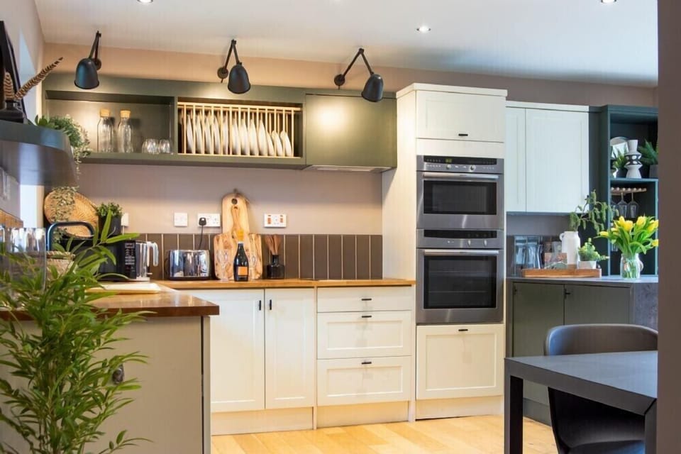 Fridge, dishwasher, cookware/dishes/utensils