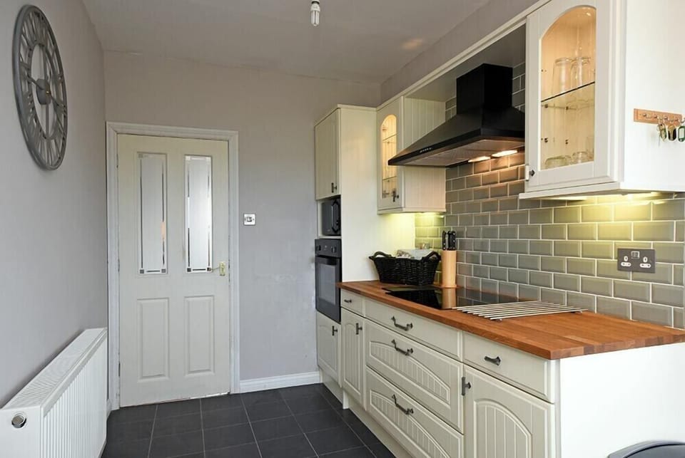 Fridge, dishwasher, cookware/dishes/utensils