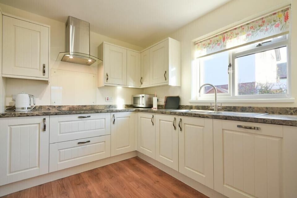 Fridge, dishwasher, cookware/dishes/utensils