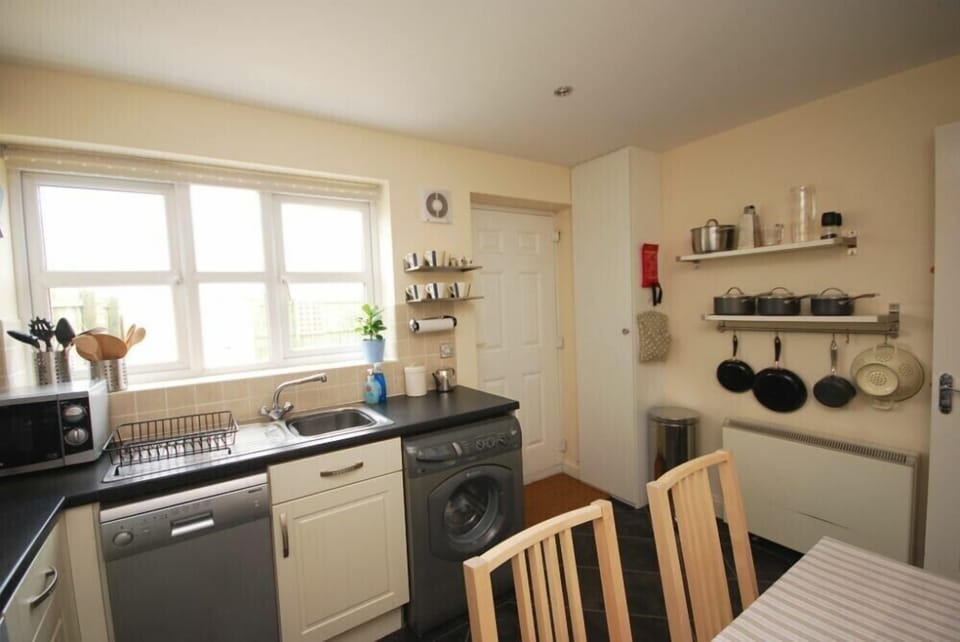 Fridge, dishwasher, cookware/dishes/utensils