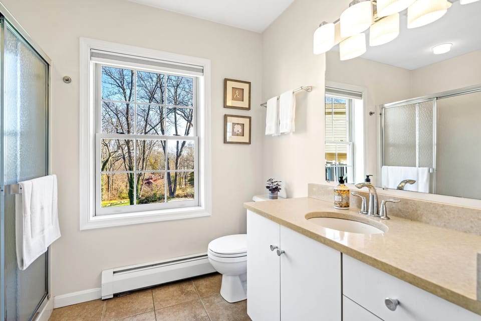 [Apartment Bathroom] Private Bathroom next to Bedroom 5. Walk-in shower