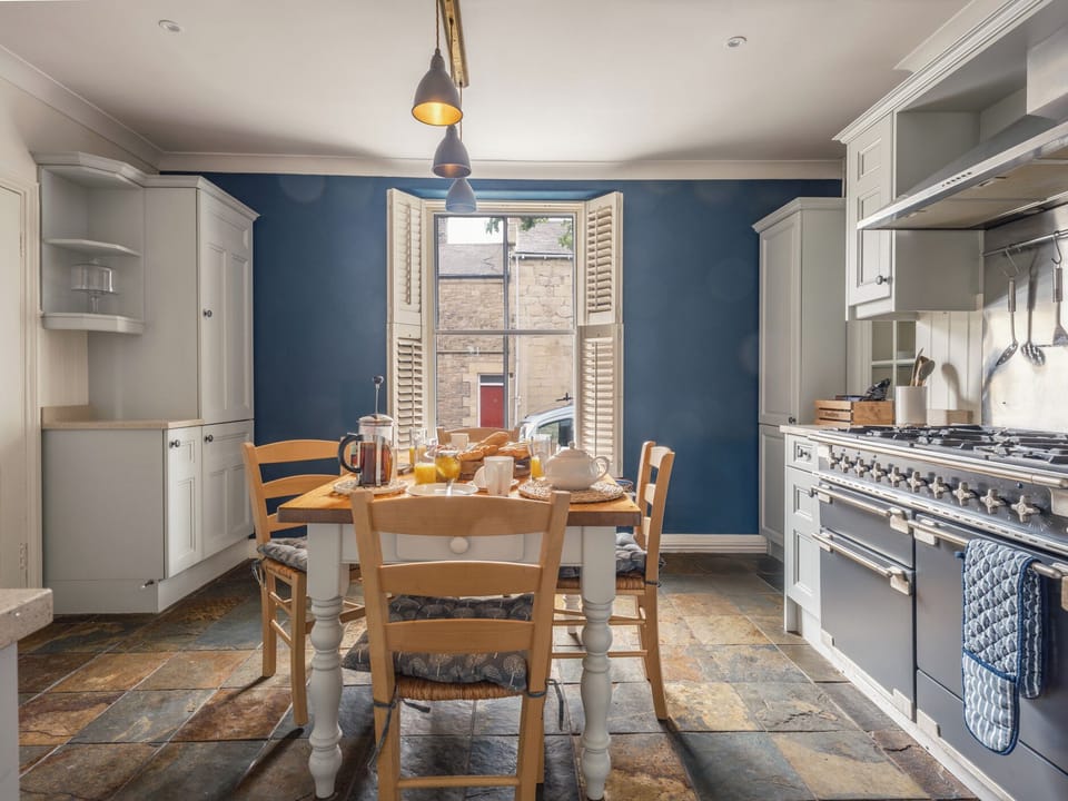 Fridge, dishwasher, cookware/dishes/utensils