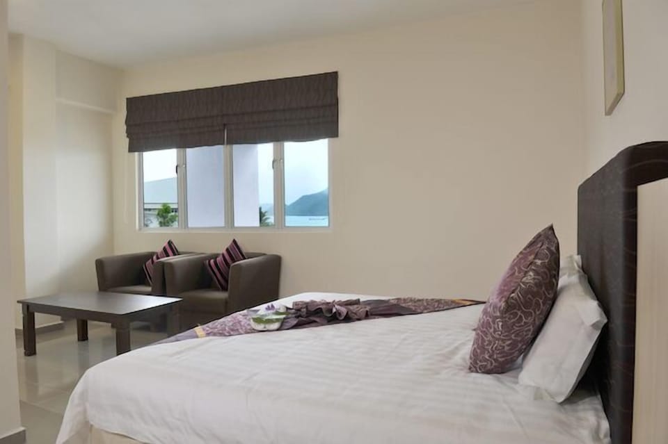 Deluxe Studio | Free WiFi, bed sheets