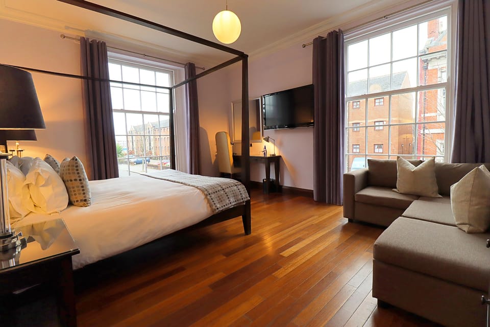 Deluxe Room, Annex Building | Egyptian cotton sheets, hypo-allergenic bedding, in-room safe