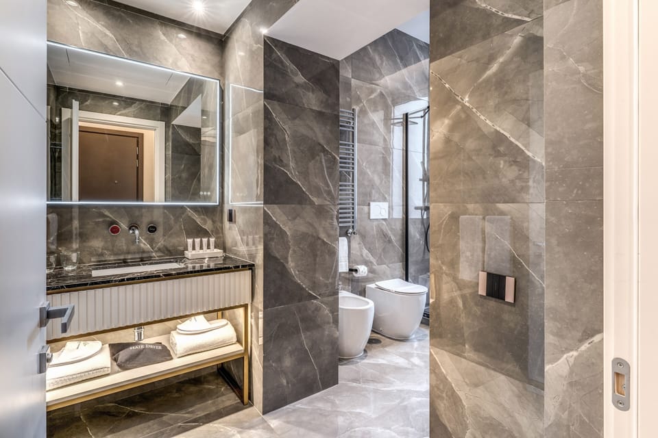 Executive Room | Bathroom | Hair dryer, slippers, towels