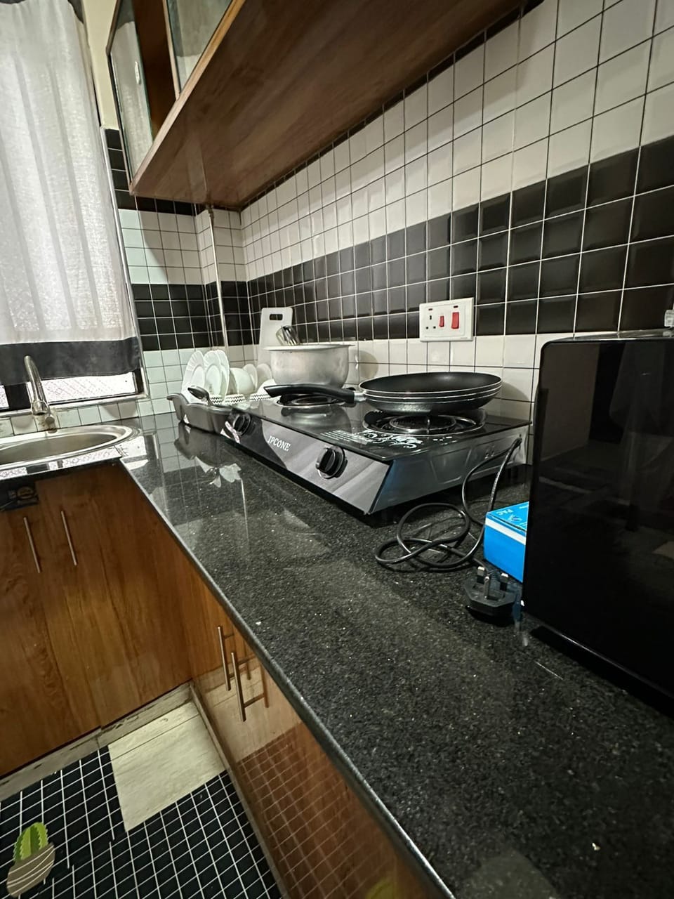 Deluxe Apartment | Private kitchen | Coffee/tea maker, electric kettle, coffee grinder