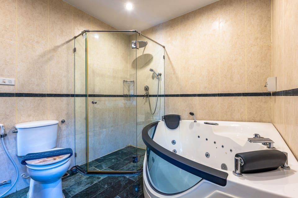 3 BR Pool Villa in Great Location CV3 Villa in Nong Kae
