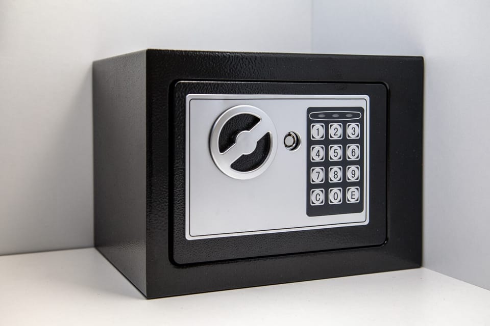 Luxury Apartment | Safe