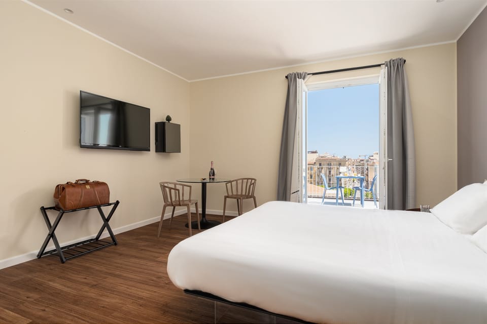 Hypo-allergenic bedding, down comforters, free minibar, in-room safe