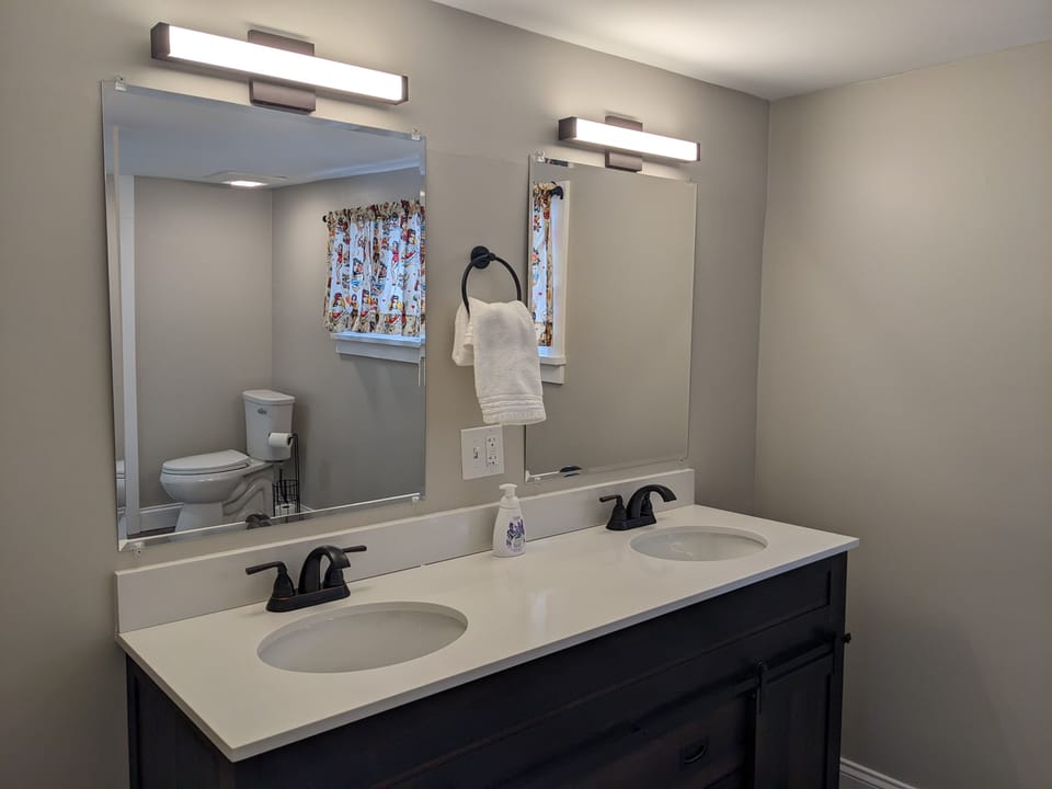 Second floor bathroom 