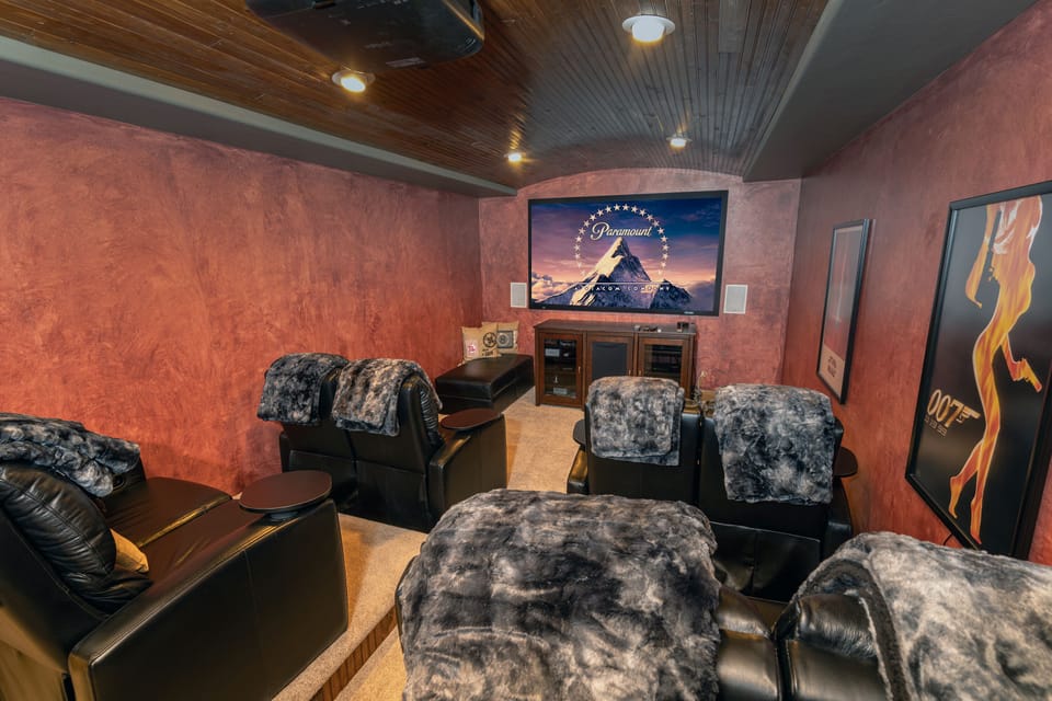 3.2-bearpaw-manor-movie-theater