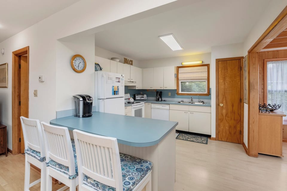 DU101: Easy Breezy | Mid Level Kitchen