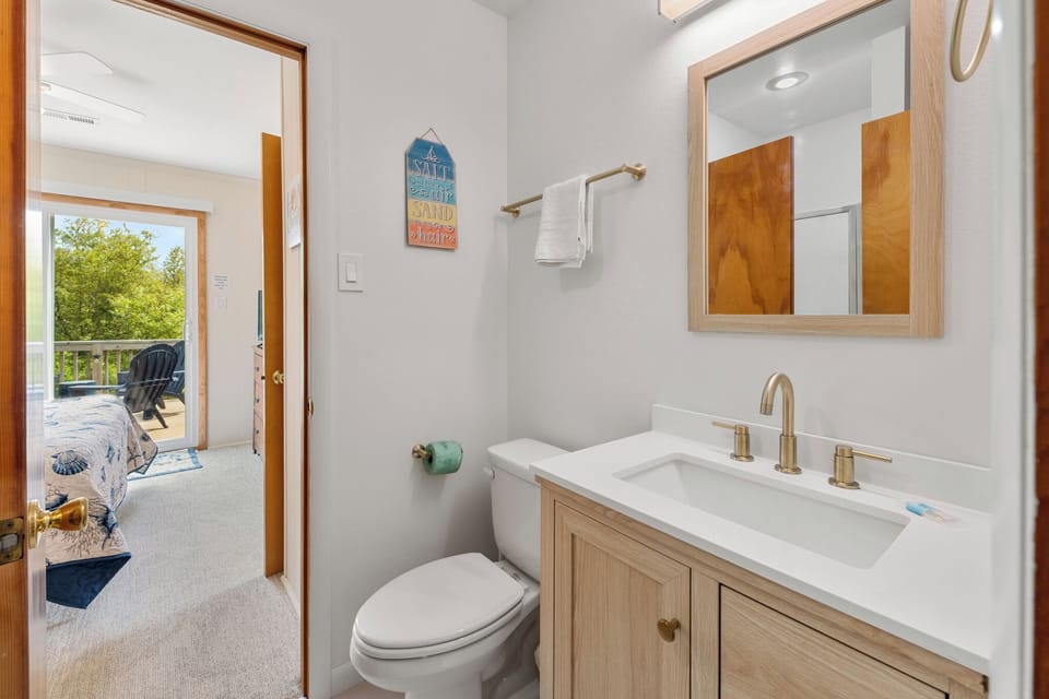 DU101: Easy Breezy | Top Level BR2/BR3 Shared Bath